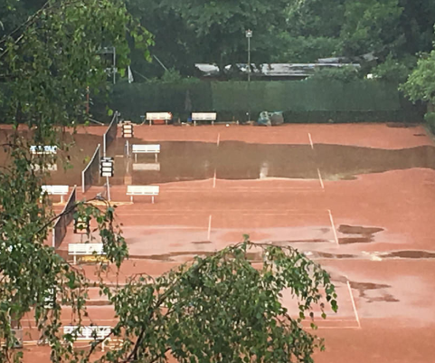 Regenpause bei Blau Weiss