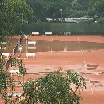 Regenpause bei Blau Weiss